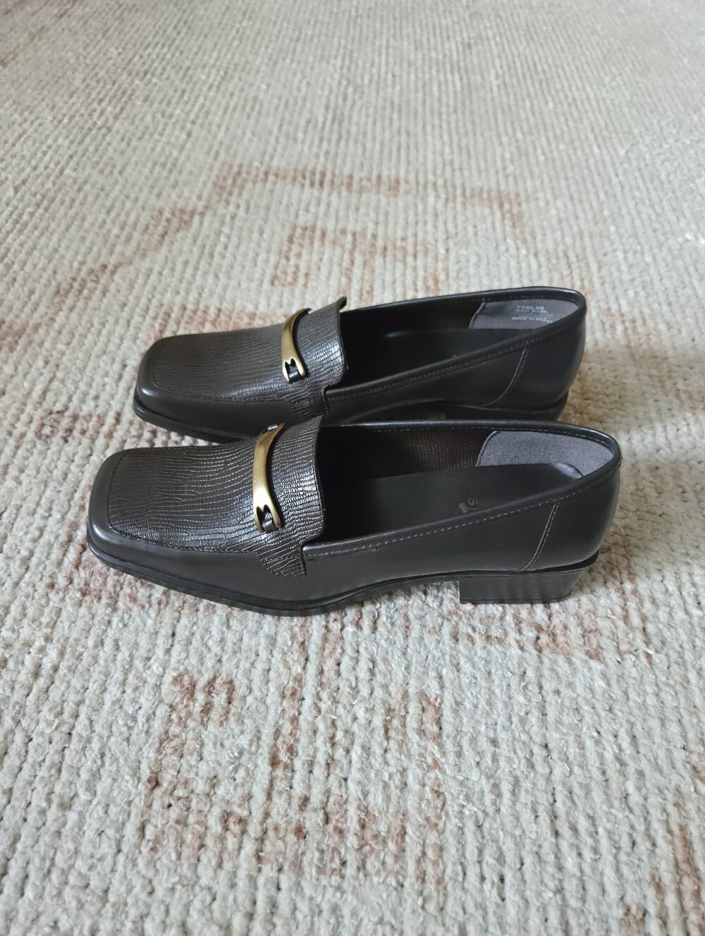 Vintage LifeStride LS Studio Brown Leather Loafers Gold Hardware 6.5M